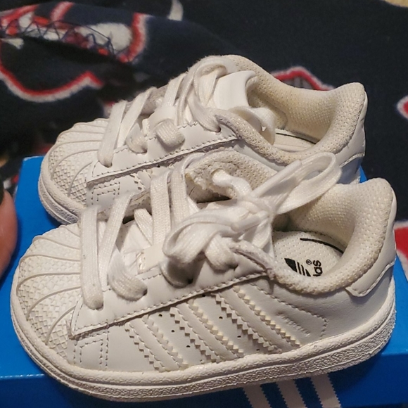 Sneakers - Picture 2 of 5